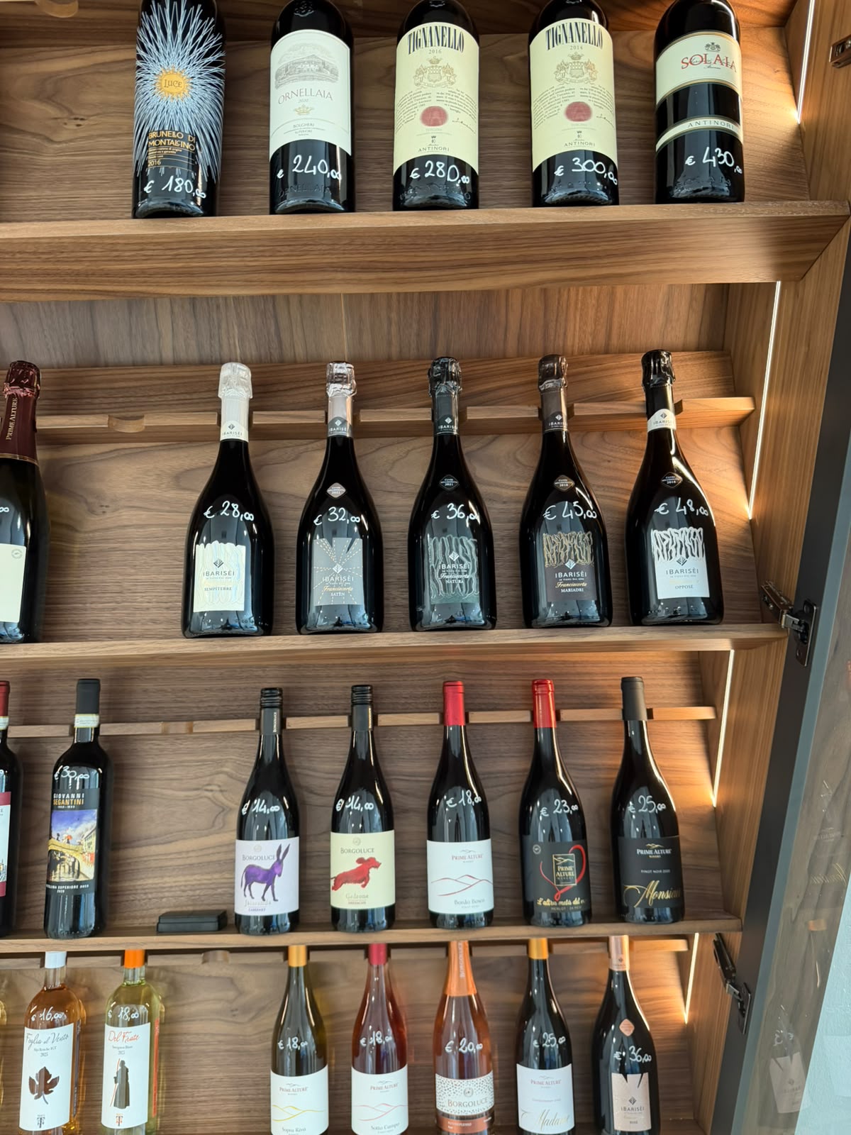 scaffale dei vini
